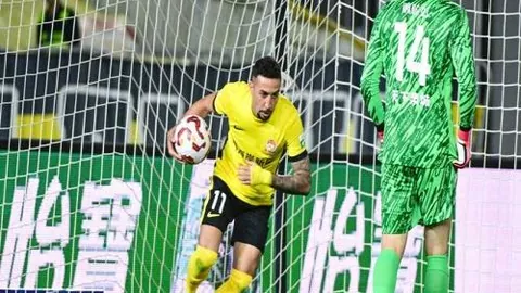 姆巴佩禁区内跌倒，魔笛善意提醒：勿假装受伤